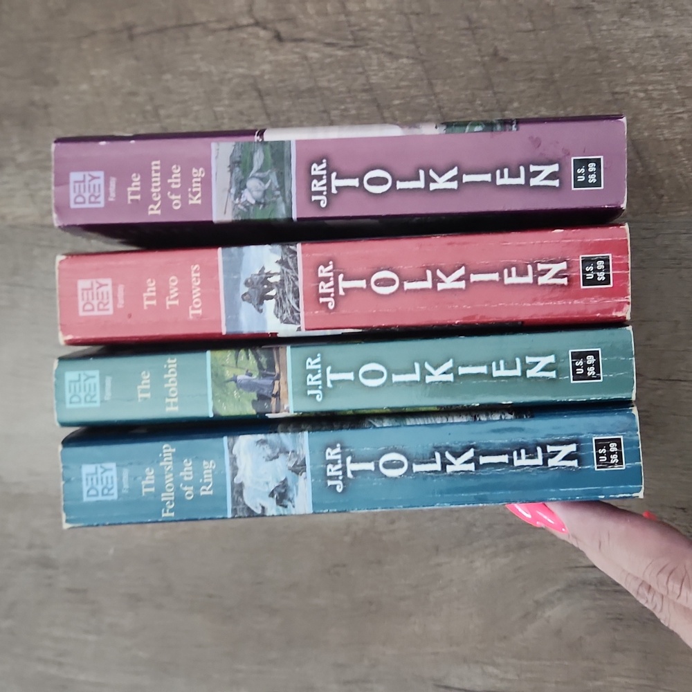 J.R.R Tolkien Paperback Collection - Picture 2 of 3